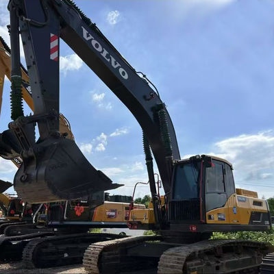 Schwerlastmaschine Volvo EC300 mit robustem Motor